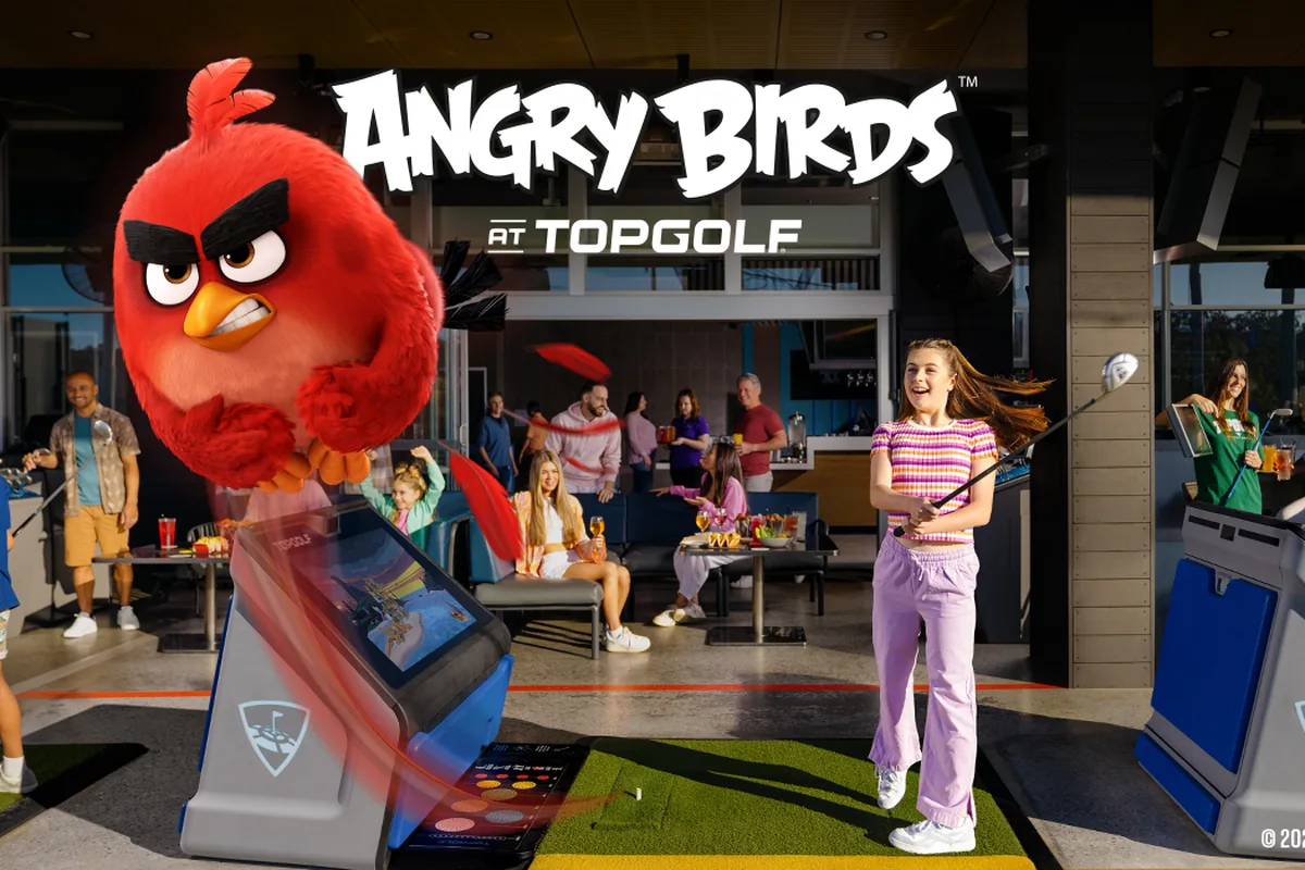 Angry Birds bei Topgolf: Spielmodus am Abschlag in der Bay